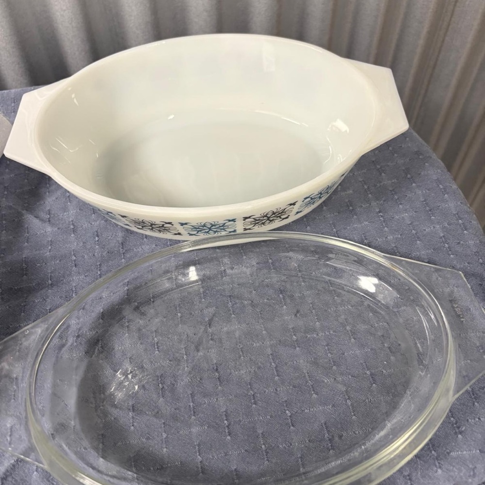 JAJ PYREX Chelsea Casserole Dish - Picture 3 of 5